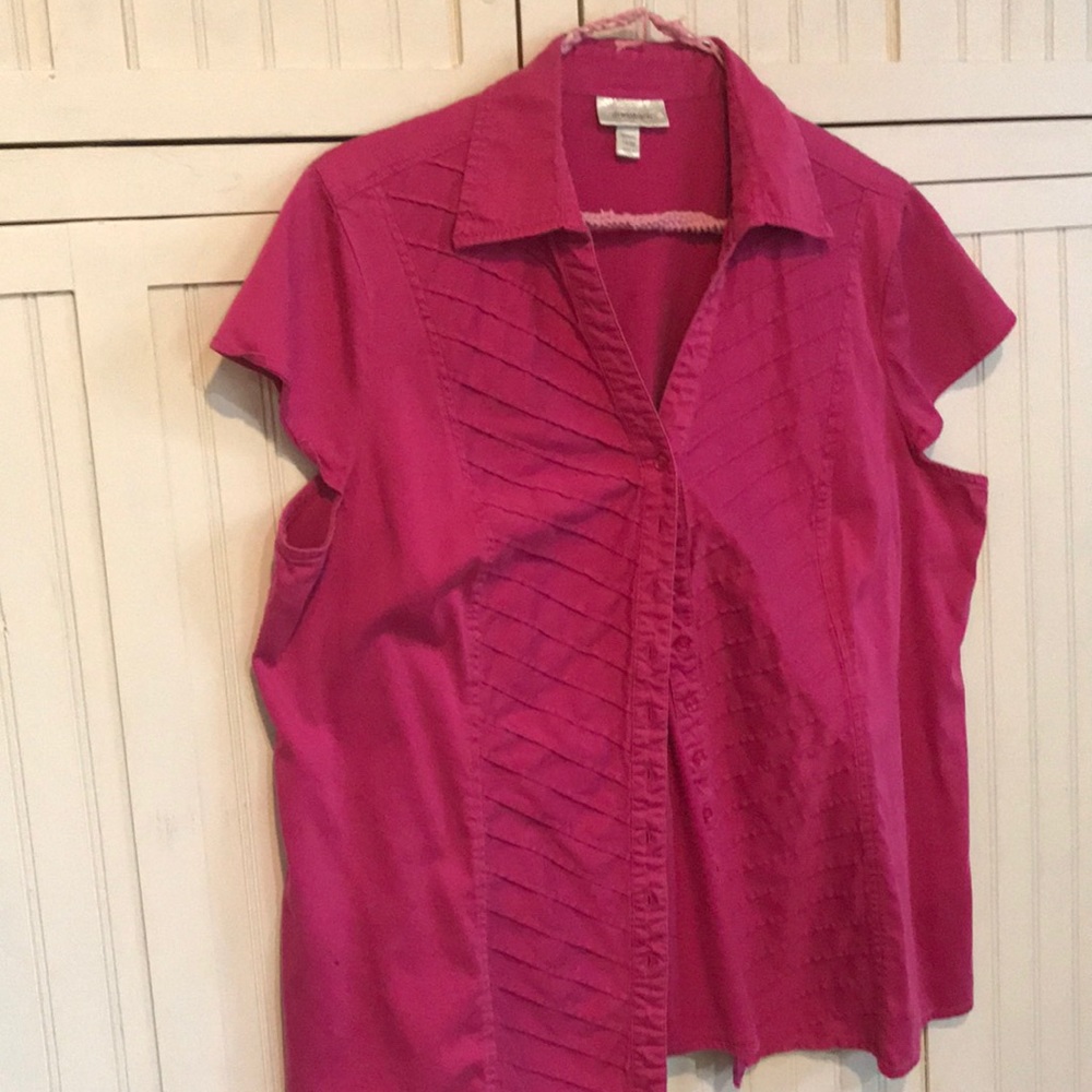 Raspberry pink shortsleeved blouse